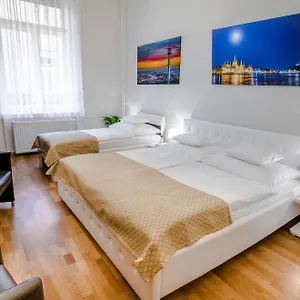 Anabelle Bed And Budapesta
