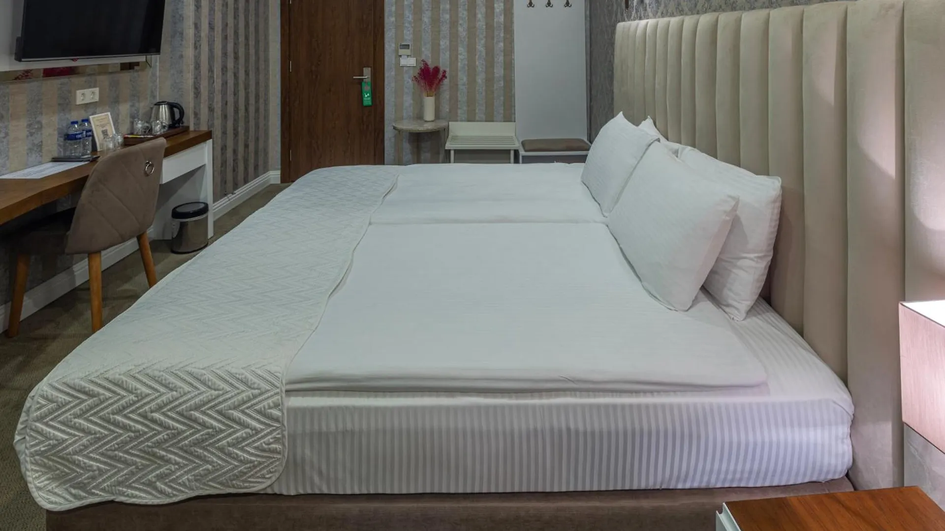 Mr Beyaz Hotel Стамбул 0*,