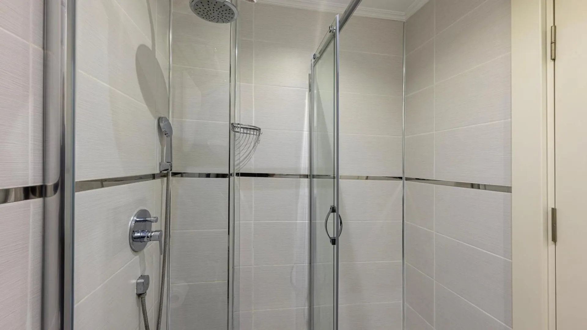 Mr Beyaz Hotel Стамбул 0*,