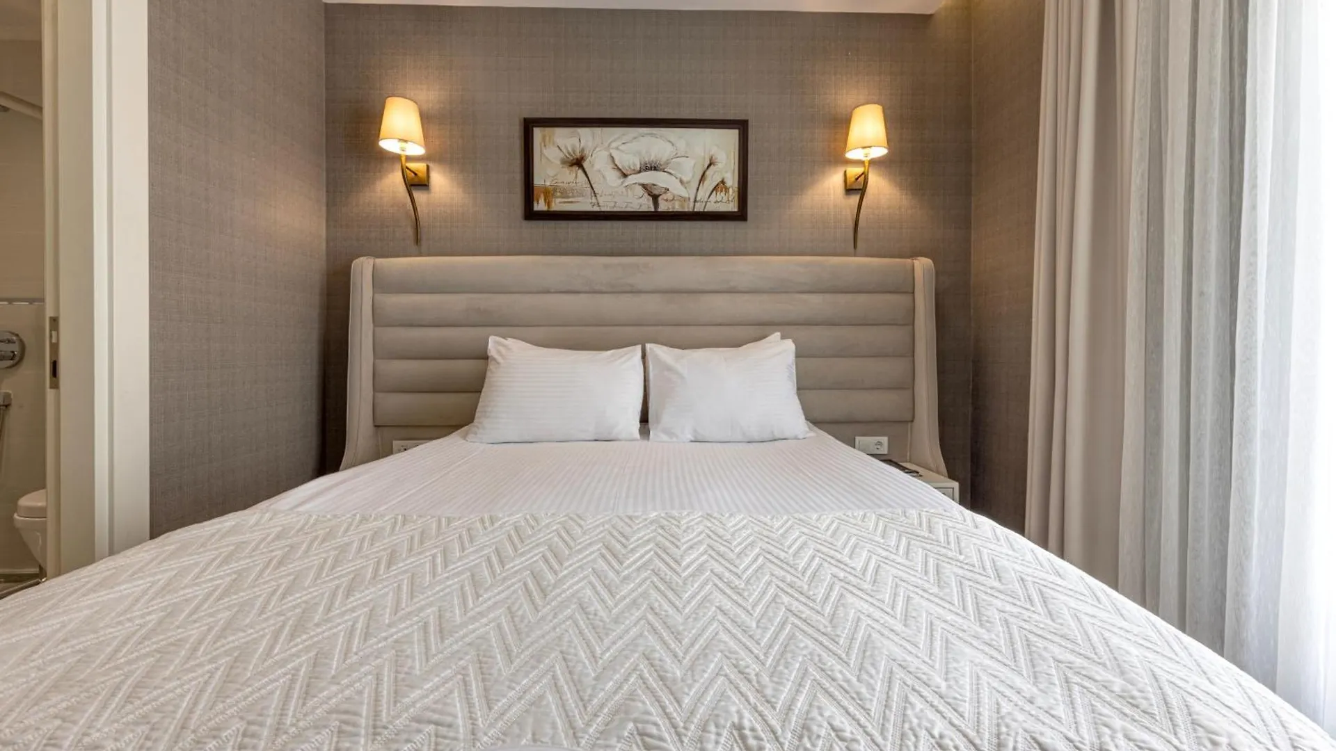 Mr Beyaz Hotel Стамбул 0*,